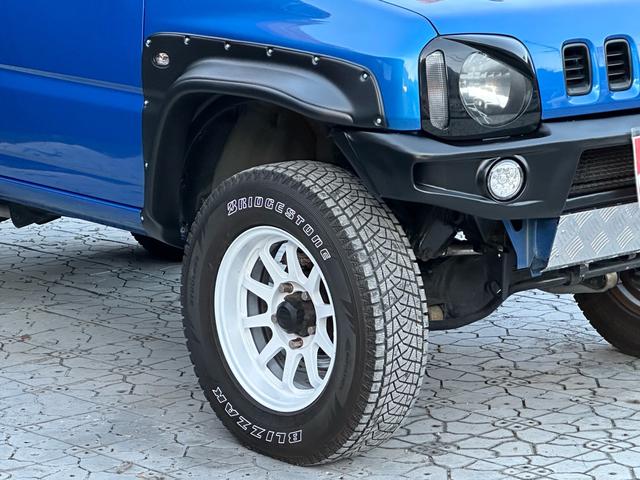 ジムニー XC 【1年間走行無制限保証】5MT/フルカスタム車両(エアロ・2本出しマフラー・スキッドプレート・リフトアップ・ブリスターフェンダー・LEDテール・シートカバー・アルミホイール・ヘッドライトカバー)(16枚目)