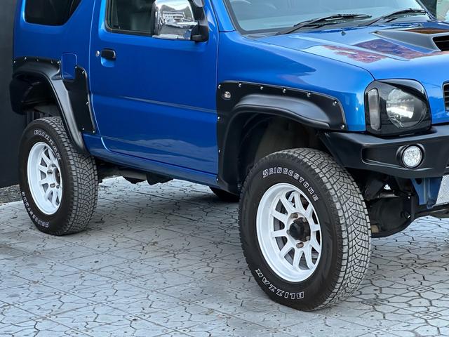 ジムニー XC 【1年間走行無制限保証】5MT/フルカスタム車両(エアロ・2本出しマフラー・スキッドプレート・リフトアップ・ブリスターフェンダー・LEDテール・シートカバー・アルミホイール・ヘッドライトカバー)(18枚目)