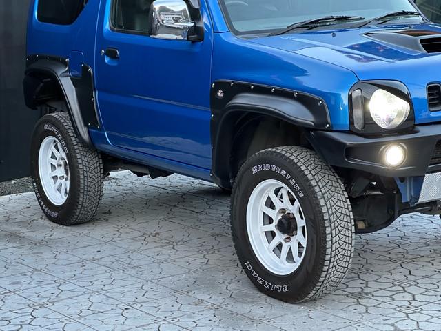 ジムニー XC 【1年間走行無制限保証】5MT/フルカスタム車両(エアロ・2本出しマフラー・スキッドプレート・リフトアップ・ブリスターフェンダー・LEDテール・シートカバー・アルミホイール・ヘッドライトカバー)(19枚目)