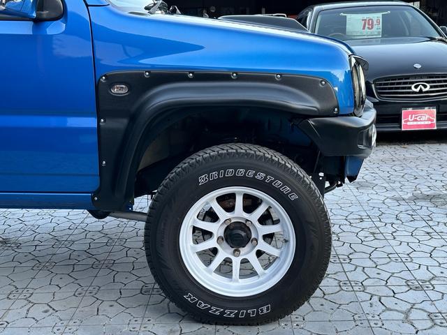 ジムニー XC 【1年間走行無制限保証】5MT/フルカスタム車両(エアロ・2本出しマフラー・スキッドプレート・リフトアップ・ブリスターフェンダー・LEDテール・シートカバー・アルミホイール・ヘッドライトカバー)(21枚目)