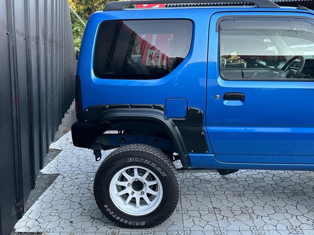 ジムニー XC 【1年間走行無制限保証】5MT/フルカスタム車両(エアロ・2本出しマフラー・スキッドプレート・リフトアップ・ブリスターフェンダー・LEDテール・シートカバー・アルミホイール・ヘッドライトカバー)(23枚目)