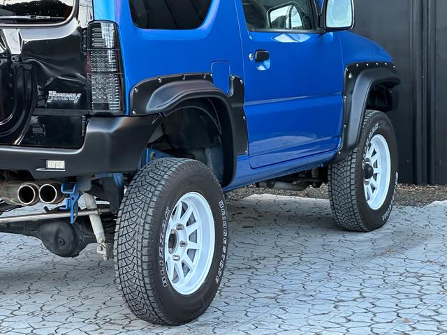 ジムニー XC 【1年間走行無制限保証】5MT/フルカスタム車両(エアロ・2本出しマフラー・スキッドプレート・リフトアップ・ブリスターフェンダー・LEDテール・シートカバー・アルミホイール・ヘッドライトカバー)(25枚目)
