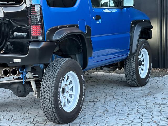 ジムニー XC 【1年間走行無制限保証】5MT/フルカスタム車両(エアロ・2本出しマフラー・スキッドプレート・リフトアップ・ブリスターフェンダー・LEDテール・シートカバー・アルミホイール・ヘッドライトカバー)(26枚目)