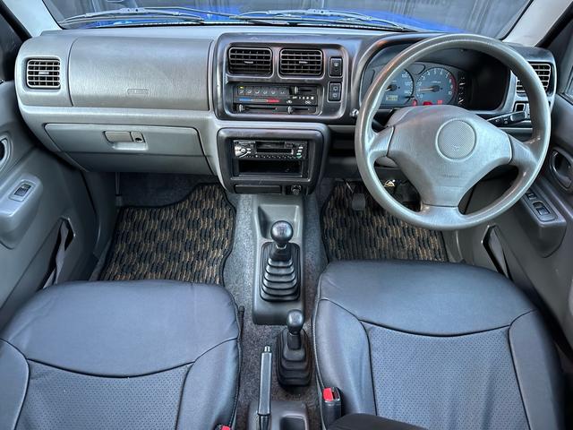 ジムニー XC 【1年間走行無制限保証】5MT/フルカスタム車両(エアロ・2本出しマフラー・スキッドプレート・リフトアップ・ブリスターフェンダー・LEDテール・シートカバー・アルミホイール・ヘッドライトカバー)(63枚目)