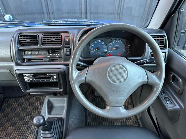 ジムニー XC 【1年間走行無制限保証】5MT/フルカスタム車両(エアロ・2本出しマフラー・スキッドプレート・リフトアップ・ブリスターフェンダー・LEDテール・シートカバー・アルミホイール・ヘッドライトカバー)(64枚目)