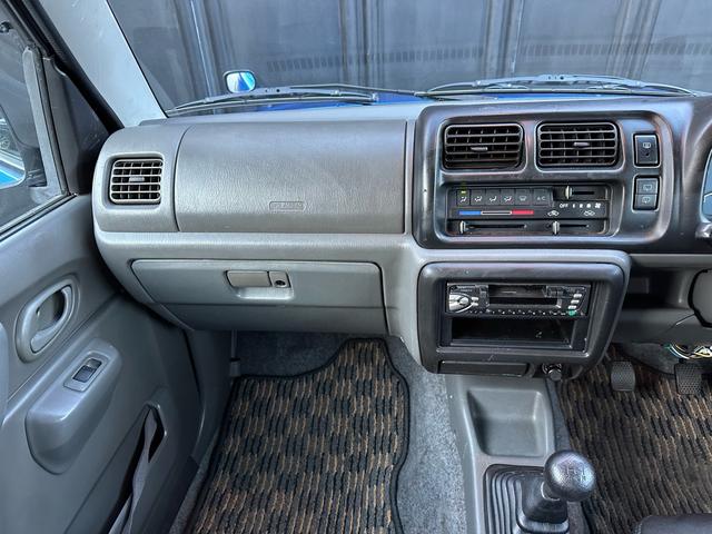 ジムニー XC 【1年間走行無制限保証】5MT/フルカスタム車両(エアロ・2本出しマフラー・スキッドプレート・リフトアップ・ブリスターフェンダー・LEDテール・シートカバー・アルミホイール・ヘッドライトカバー)(66枚目)