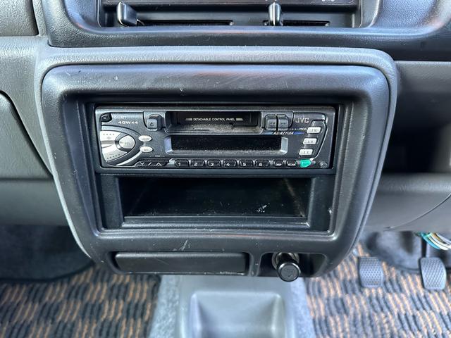 ジムニー XC 【1年間走行無制限保証】5MT/フルカスタム車両(エアロ・2本出しマフラー・スキッドプレート・リフトアップ・ブリスターフェンダー・LEDテール・シートカバー・アルミホイール・ヘッドライトカバー)(70枚目)