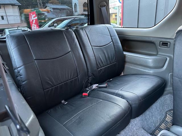 ジムニー XC 【1年間走行無制限保証】5MT/フルカスタム車両(エアロ・2本出しマフラー・スキッドプレート・リフトアップ・ブリスターフェンダー・LEDテール・シートカバー・アルミホイール・ヘッドライトカバー)(76枚目)