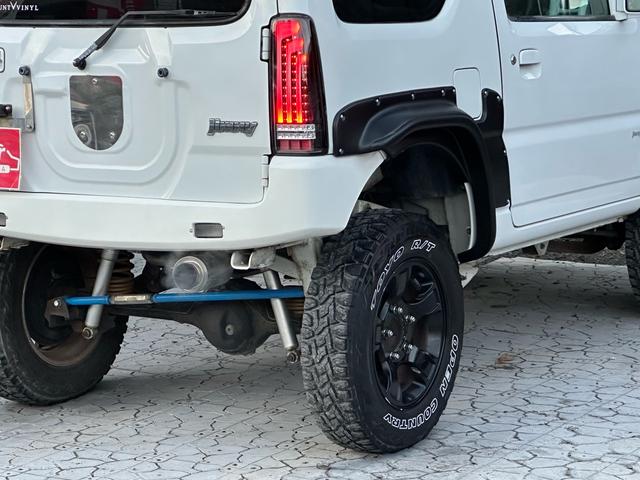 ジムニー Ｊ２　【１年間走行無制限保証】／ＴＡＮＩＧＵＣＨＩコンプリート車両（エアロ・マフラー・スキッドプレート・リフトアップ）／ブリスターフェンダー／ＬＥＤテール／１６インチ／ラギッドテレーン（ＴＯＹＯ）（28枚目）