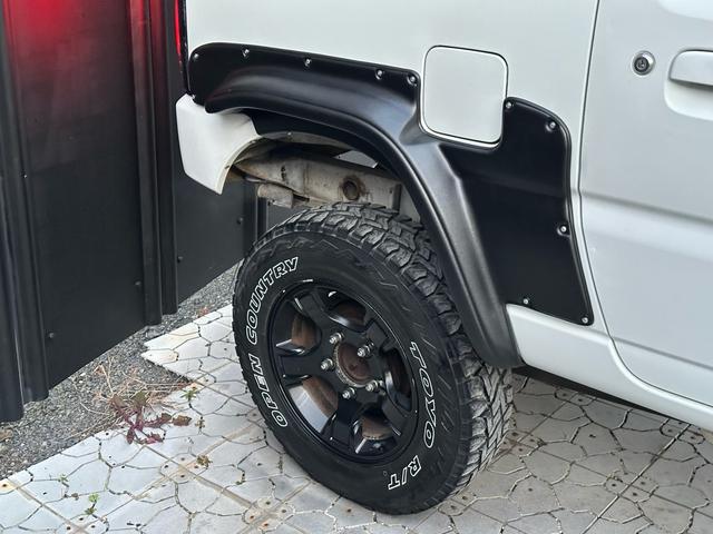 ジムニー Ｊ２　【１年間走行無制限保証】／ＴＡＮＩＧＵＣＨＩコンプリート車両（エアロ・マフラー・スキッドプレート・リフトアップ）／ブリスターフェンダー／ＬＥＤテール／１６インチ／ラギッドテレーン（ＴＯＹＯ）（61枚目）