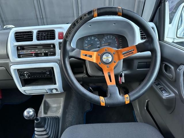 ジムニー Ｊ２　【１年間走行無制限保証】／ＴＡＮＩＧＵＣＨＩコンプリート車両（エアロ・マフラー・スキッドプレート・リフトアップ）／ブリスターフェンダー／ＬＥＤテール／１６インチ／ラギッドテレーン（ＴＯＹＯ）（65枚目）