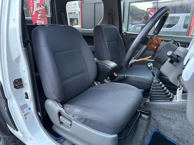 ジムニー Ｊ２　【１年間走行無制限保証】／ＴＡＮＩＧＵＣＨＩコンプリート車両（エアロ・マフラー・スキッドプレート・リフトアップ）／ブリスターフェンダー／ＬＥＤテール／１６インチ／ラギッドテレーン（ＴＯＹＯ）（74枚目）