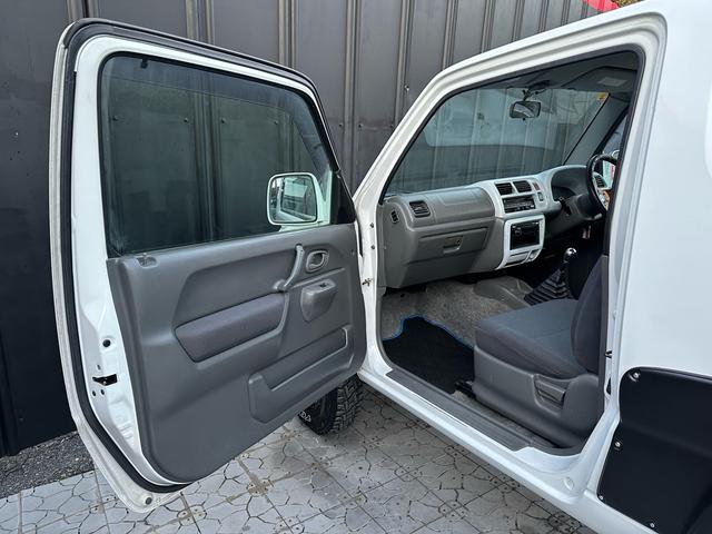 ジムニー Ｊ２　【１年間走行無制限保証】／ＴＡＮＩＧＵＣＨＩコンプリート車両（エアロ・マフラー・スキッドプレート・リフトアップ）／ブリスターフェンダー／ＬＥＤテール／１６インチ／ラギッドテレーン（ＴＯＹＯ）（76枚目）