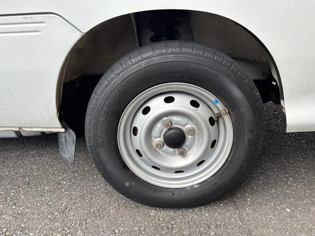 ハイゼットトラック ベースグレード　４ＷＤ　５速ミッション　エアコン　パワステ（18枚目）