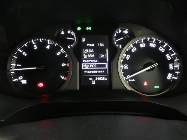 昼間でも、夜間でもくっきり見やすいオプティトロンメーターで、中央にＴＦＴカラーマルチインフォメーションディスプレイが配置されています。