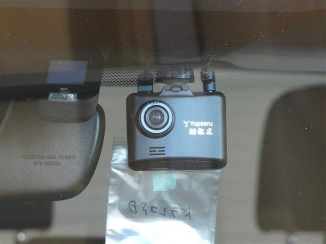 今や必需品のドライブレコーダー搭載車です。もしもの場面を記録に残す事ができます。日常の安全運転を心がけましょう！