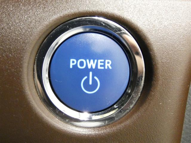 �G���W���X�^�[�g�A�X�g�b�v�X�C�b�`�ł��B�v�b�V���X�C�b�`�ЂƂŃG���W���n���B�֗��ȃX�}�[�g�L�[�����Ԃł��B