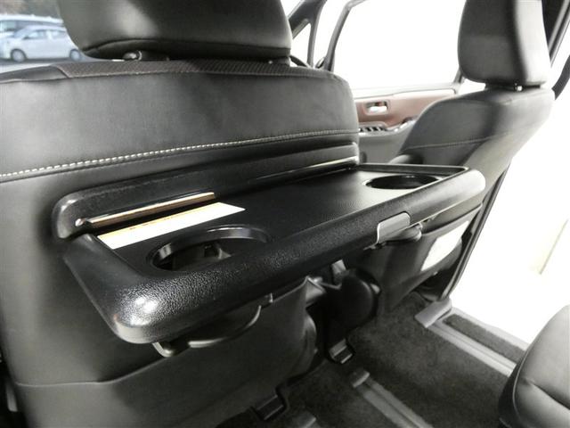 ����ȃV�[�g�o�b�N�ɂ̓h�����N�z���_�[�t���̃V�[�g�o�b�N�e�[�u������������Ă��܂��B�㕔���Ȃ̃Q�X�g�������b�N�X�ł�����K��Ԃł��B