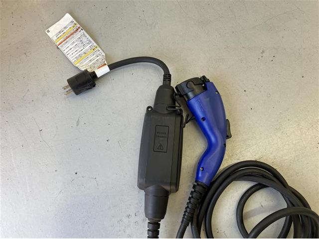 プリウスＰＨＶ Ａプレミアム　ＴＳＳ　純正８インチＤＡ　ＪＢＬプレミアムサウンド　パノラミックビューモニター　ＢＳＭ　ヘッドアップディスプレイ　ＥＴＣ２．０　ワイヤレス充電　１５００Ｗコンセント　シートベンチレーション　本革シート（38枚目）