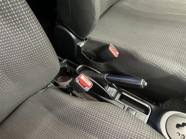 ヴィッツ Ｆ　純正ナビ　フルセグＴＶ　バックカメラ　キーレスエントリー　トヨタセーフティセンス　エンジンスターター　ＣＤ・ＤＶＤ再生　Ｂｌｕｅｔｏｏｔｈ接続　ハロゲンヘッドライト　１年間・走行距離無制限保証（24枚目）