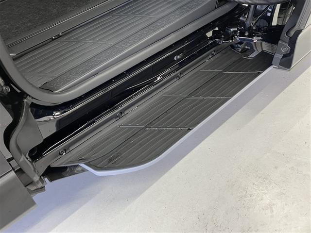 ヴォクシー ハイブリッドＳ－Ｚ　ヒョウ害　純正ナビ　パノラミックビューモニター　フルセグＴＶ　ＣＤ　ＤＶＤ　両側パワースライドドア　パワーバックドア　快適利便ＰＫＧ　ドライビングサポートＰＫＧ　アドバンストパーク　雹害（40枚目）