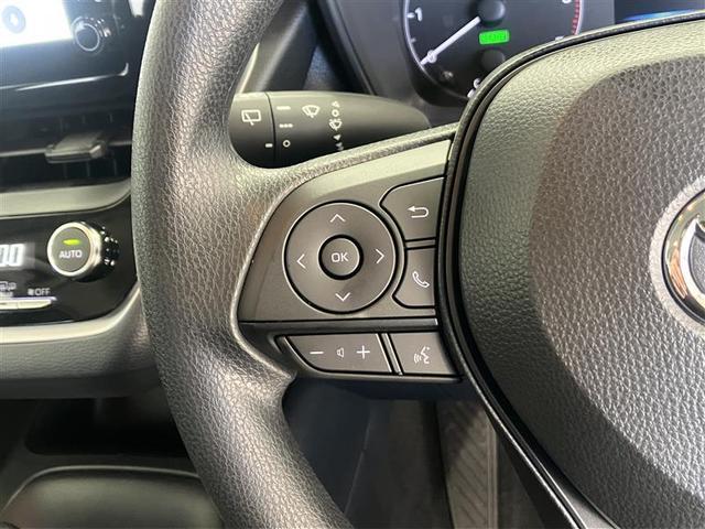 運転中、オーディオの操作をしてて、ハッとしたことはありませんか？ステアリングスイッチは、運転中でもハンドルでオーディオの操作が可能です。安全なドライブをサポートします。