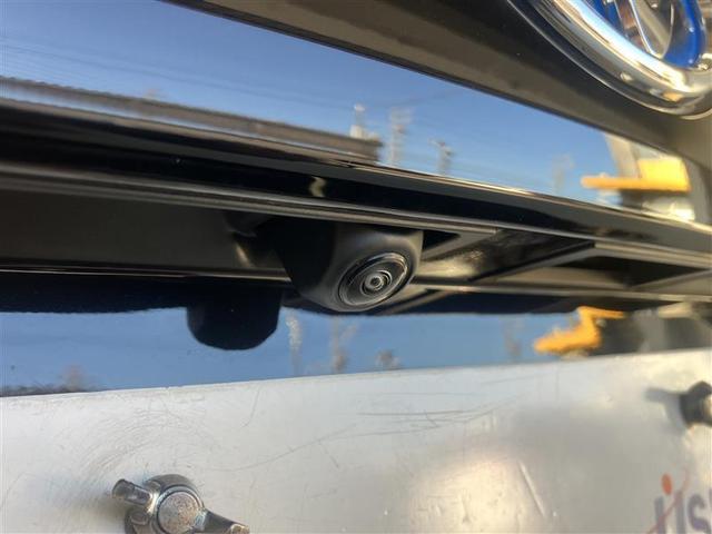 車庫入れもお任せのバックカメラが付いて、後方確認もラクラク♪安全に車庫入れも可能です。便利な機能ですが、バックカメラを過信せず、目視もお忘れなく。