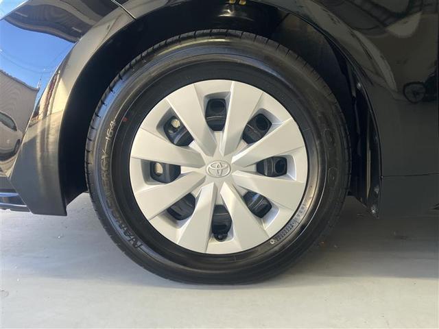 クルマを買うと、維持費が気になります。タイヤ交換だけでも痛い出費です。そこで当店はタイヤの残量にも厳しい基準を設けております。まだまだ走行可能なタイヤの残量ですのでご安心ください。