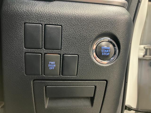 あとはブレーキを踏んだ状態でボタンを押すだけで、カバンやポケットに入れていてもエンジンスタート！便利な機能です。