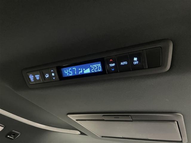 後ろに座った方にも、快適に乗っていただきたいものですね。前後で温度設定を変更できる、ダブルエアコンなので、３列目に座った方も、夏は涼しく、冬は暖かく過ごせそうです。