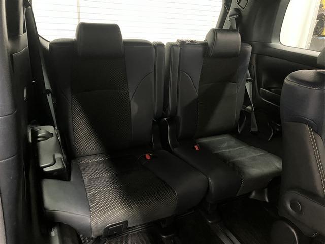 ３列目のシートを活用する時でも、旅行バックなどはラクに積むことが可能です。大人数でのお出かけにも、活躍できるクルマですね。