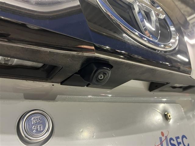 車庫入れもお任せのバックカメラが付いて、後方確認もラクラク♪安全に車庫入れも可能です。便利な機能ですが、バックカメラを過信せず、目視もお忘れなく。