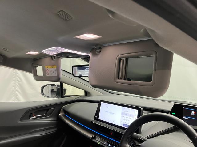 �o�C�U�[�ɋ���t���Ă���͓̂�����O�̎���ł����A�ʐ^�̒ʂ�~���[���J���ƃ��C�g���_������u�o�j�e�B�[�~���[�v�𑕔��B�����ɂ͊������@�\�ł��ˁ�