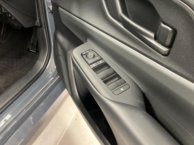 プリウス U TSS 純正ディスプレイオーディオ パノラミックビューモニター ブラインドスポットモニター フルセグTV 1500Wコンセント ETC2.0 Bluetooth接続 純正17インチアルミホイール(28枚目)