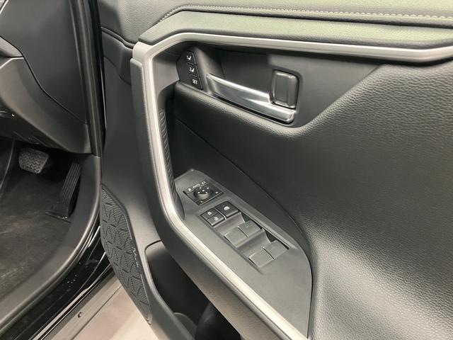 RAV4 G ヒョウ害 TSS 純正ディスプレイオーディオナビ パノラミックビューモニター ブラインドスポットモニター デジタルインナーミラー 寒冷地仕様 スペアタイヤ フルセグ シートヒーター/ベンチレータ 雹害(26枚目)