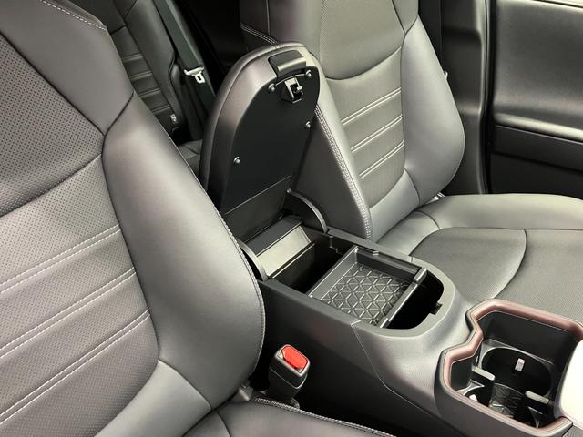 RAV4 G ヒョウ害 TSS 純正ディスプレイオーディオナビ パノラミックビューモニター ブラインドスポットモニター デジタルインナーミラー 寒冷地仕様 スペアタイヤ フルセグ シートヒーター/ベンチレータ 雹害(27枚目)