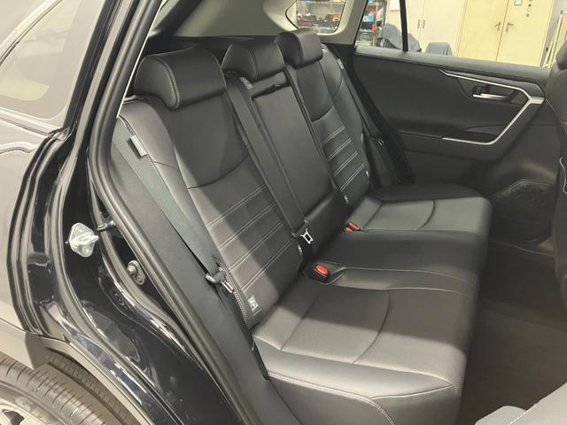RAV4 G ヒョウ害 TSS 純正ディスプレイオーディオナビ パノラミックビューモニター ブラインドスポットモニター デジタルインナーミラー 寒冷地仕様 スペアタイヤ フルセグ シートヒーター/ベンチレータ 雹害(32枚目)