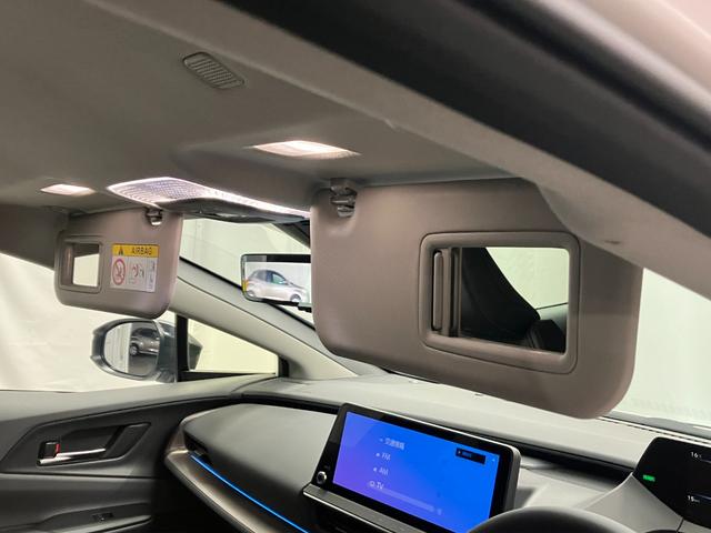 �o�C�U�[�ɋ���t���Ă���͓̂�����O�̎���ł����A�ʐ^�̒ʂ�~���[���J���ƃ��C�g���_������u�o�j�e�B�[�~���[�v�𑕔��B�����ɂ͊������@�\�ł��ˁ�