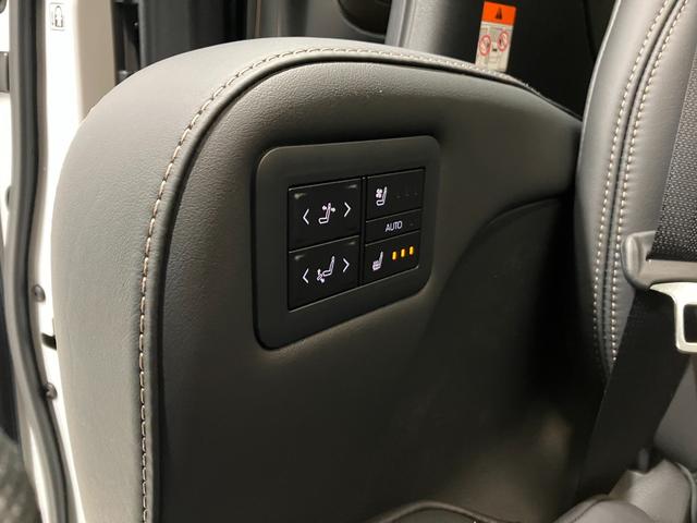 �Z�J���h�V�[�g�ɂ��V�[�g�q�[�^�[�A�x���`���[�^�[�𑕔����Ă���܂��B