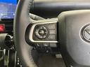 運転中、オーディオの操作をしてて、ハッとしたことはありませんか?ステアリングスイッチは、運転中でもハンドルでオーディオの操作が可能です。安全なドライブをサポートします。