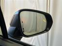 後続車が接近するのを知らせてくれるBSM(ブラインドスポットモニター)接近するとドアミラー部の警告灯が光ってくれるので、万が一の追突も防げそうですね♪上級装備です。