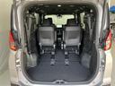 写真のように後部座席を跳ね上げれば、普段なかなか載せることのないような大きな荷物もしっかり積むことができそうですね。