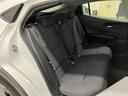 後部座席のスペースもしっかり確保しております。大人の方が乗るにも十分で、チャイルドシートをつけてもお子様の乗り降りもラクラクです。長時間ドライブも疲れにくそうですね。