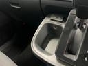 ちょっとしたところは収納ボックスにもなっています。車内はサイズも決まっているので、収納が少ないと思っているアナタ!ご安心ください。さまざまなところに収納が隠れているんです♪