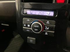 オートエアコンは温度を設定するだけで、自動で風量などを設定してくれます。運転しながら操作も必要ないので、安全性も向上します。 7