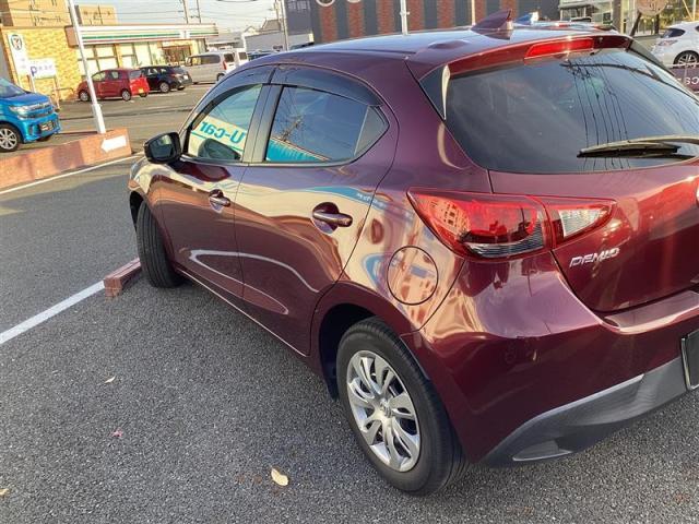 デミオ １３Ｓ　１３Ｓ　オートエアコン　シートヒーター　ＥＴＣ　マツダコネクトＳＤナビ　衝突被害軽減ブレーキ　バックカメラ（3枚目）