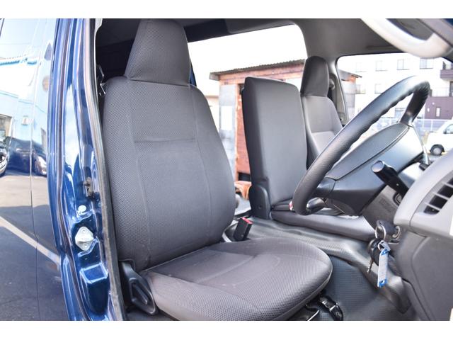 レジアスエースバン スーパーロングワイドＤＸ　ＧＬパック　３．０Ｌディーゼルターボ　リアクーラー・リアヒーター付き　純正ナビ（走行中ＴＶ視聴可！）　車検対応社外１７インチアルミホイール（ブラックダイアモンド）＆ホワイトレタータイヤのナスカープラス！（17枚目）