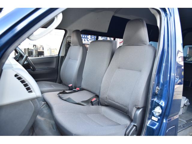 レジアスエースバン スーパーロングワイドＤＸ　ＧＬパック　３．０Ｌディーゼルターボ　リアクーラー・リアヒーター付き　純正ナビ（走行中ＴＶ視聴可！）　車検対応社外１７インチアルミホイール（ブラックダイアモンド）＆ホワイトレタータイヤのナスカープラス！（18枚目）