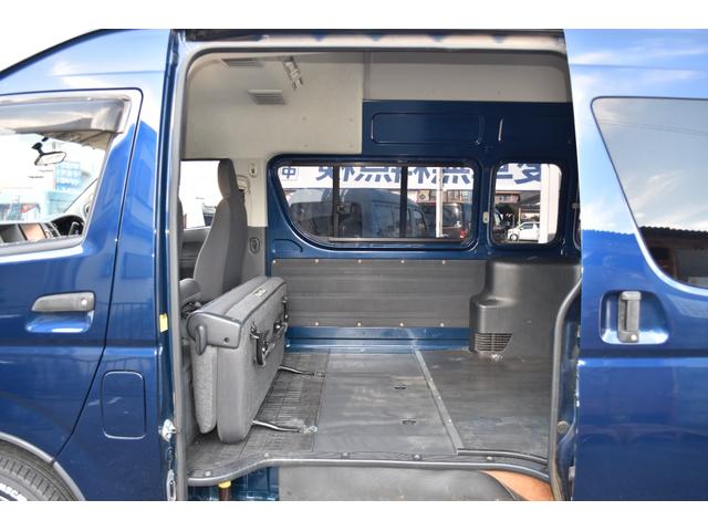 レジアスエースバン スーパーロングワイドＤＸ　ＧＬパック　３．０Ｌディーゼルターボ　リアクーラー・リアヒーター付き　純正ナビ（走行中ＴＶ視聴可！）　車検対応社外１７インチアルミホイール（ブラックダイアモンド）＆ホワイトレタータイヤのナスカープラス！（22枚目）