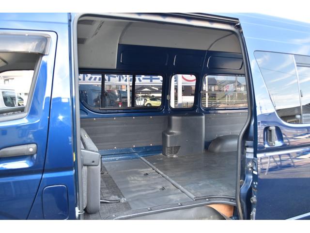 レジアスエースバン スーパーロングワイドＤＸ　ＧＬパック　３．０Ｌディーゼルターボ　リアクーラー・リアヒーター付き　純正ナビ（走行中ＴＶ視聴可！）　車検対応社外１７インチアルミホイール（ブラックダイアモンド）＆ホワイトレタータイヤのナスカープラス！（23枚目）